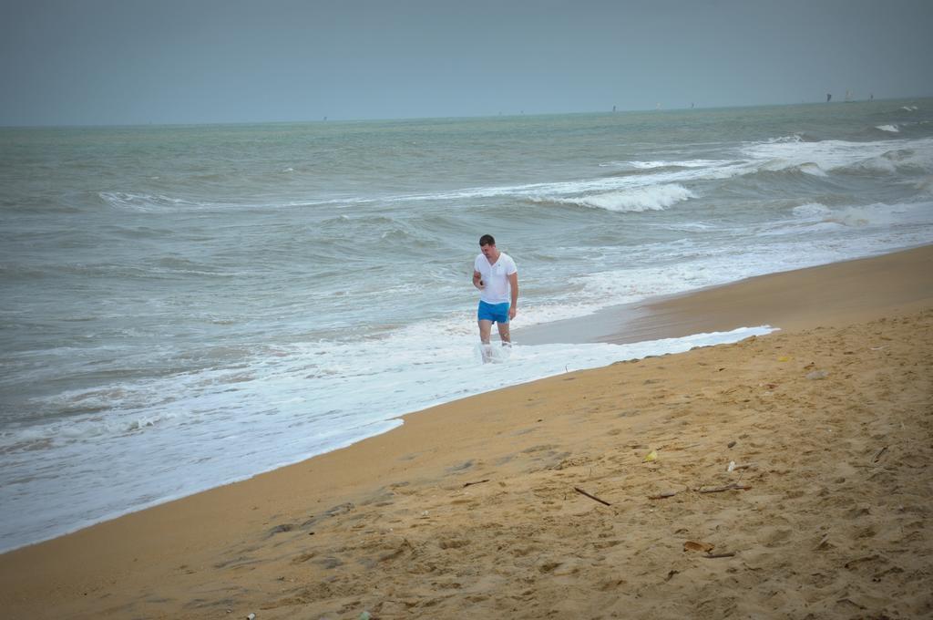 Hotel Tms Beach House Negombo Exterior foto